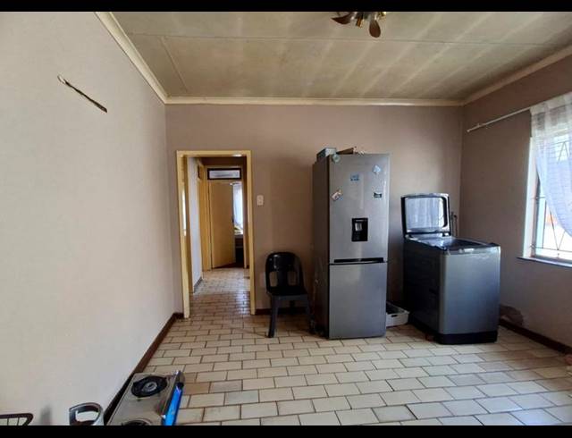 3 BEDROOM HOUSE FOR SALE IN PROTEA NORTH